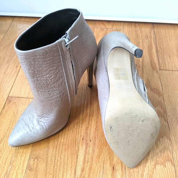 Taupe ankle bootie heals - Picture 6 of 7